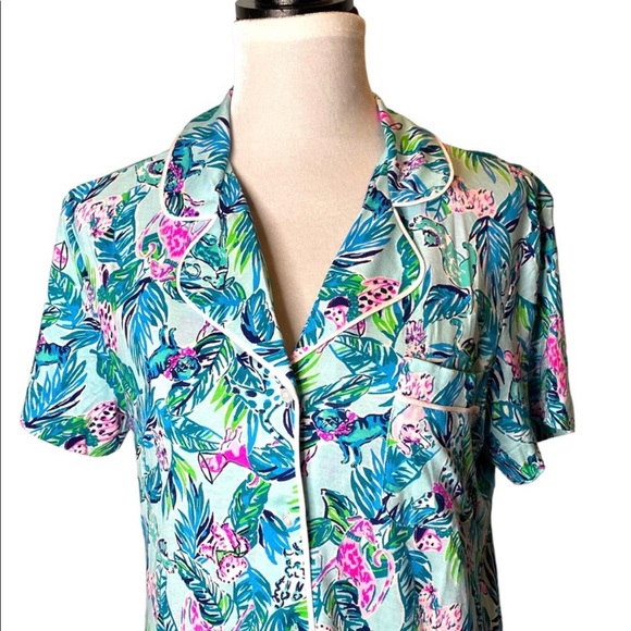 Lilly Pulitzer PJ Knit SS Button-Up Top Sea Salt Blue Barking Up the Palm Tree - Picture 3 of 8